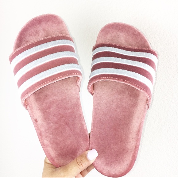 Adidas zapatos mujer adilette diapositivas poshmark terciopelo rayado Adidas zapatos mujer adilette diapositivas poshmark terciopelo rayado